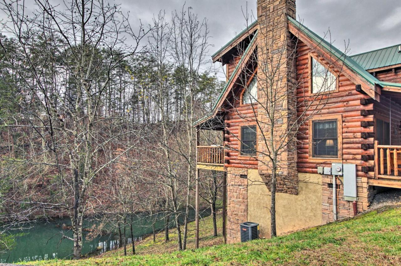 Romantic Cabin With Hot Tub In Pigeon Forge! Exterior photo